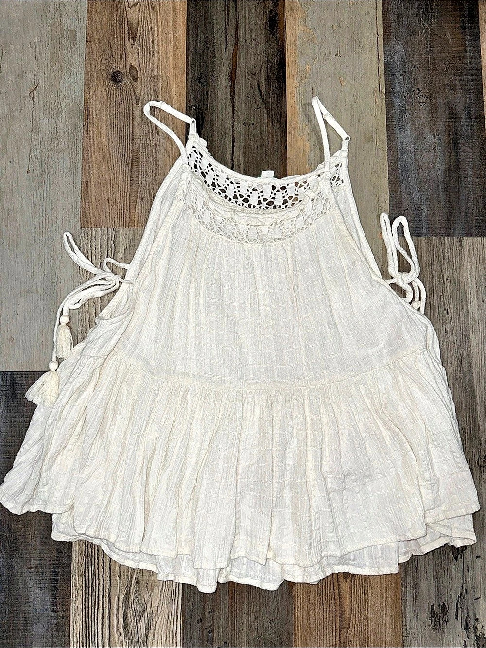aerie Crochet Neck Ruffle Top in White Large Like New